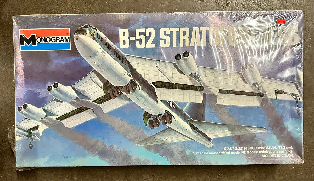 B-52 STRATOFORTRESS 1:72 Scale Plastic Model In Color 1977 Monogram #8292 Sealed