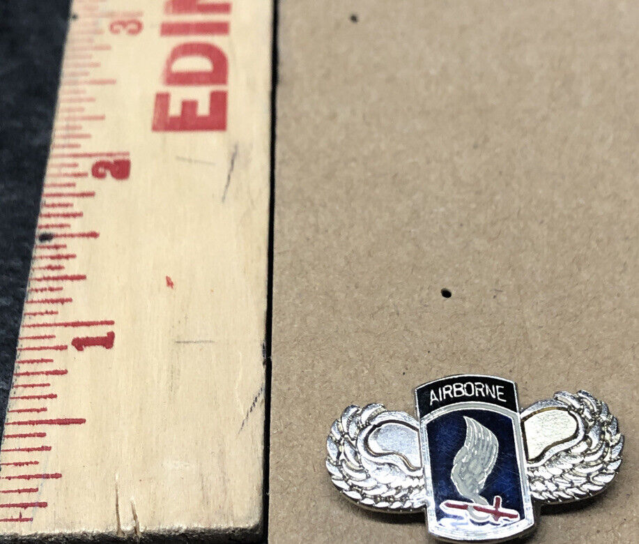 173RD AIRBORNE BRIGADE WINGS US ARMY Military Hat Pin P62691 EE