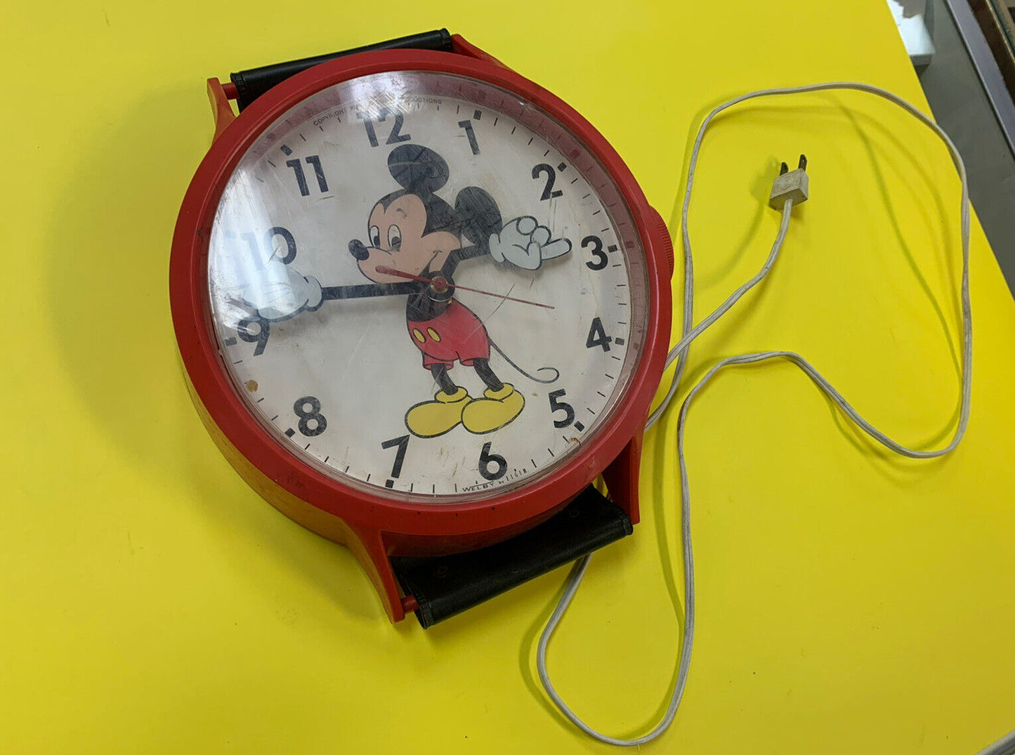 Disney Mickey Mouse Elgin Welby Watch Shape Wall Novelty Clock Vintage