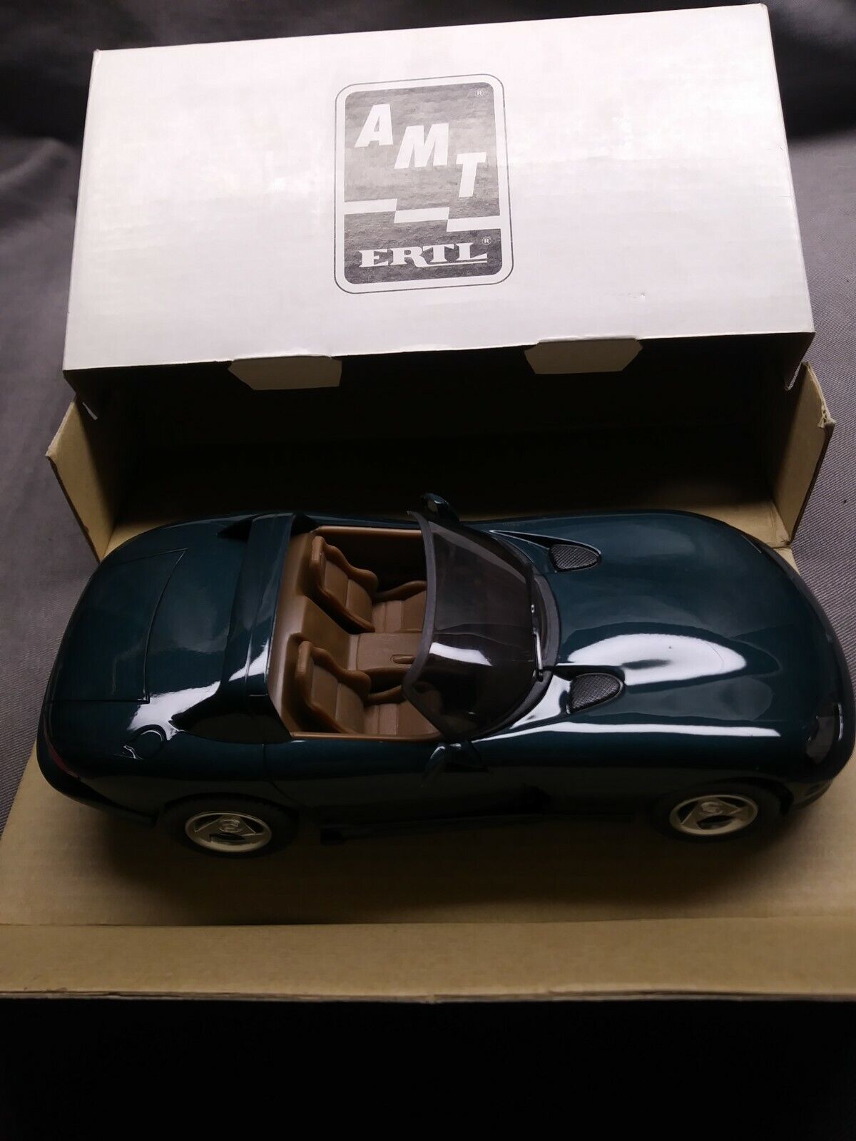 1995 Dodge Viper AMT/ERTL (Emerald Green Pearlcoat) 6971 Collectors Item Model