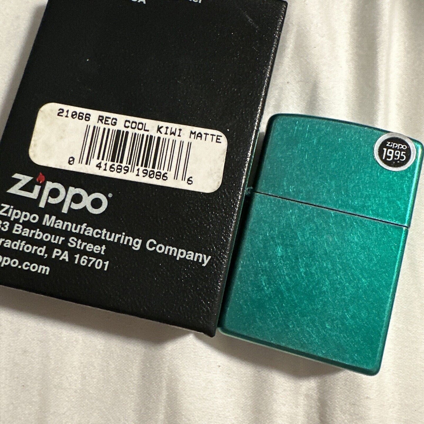 Zippo 2005 -COOL KIWI MATTE Unstruck 21066 WINDPROOF Lighter Ultra Rare