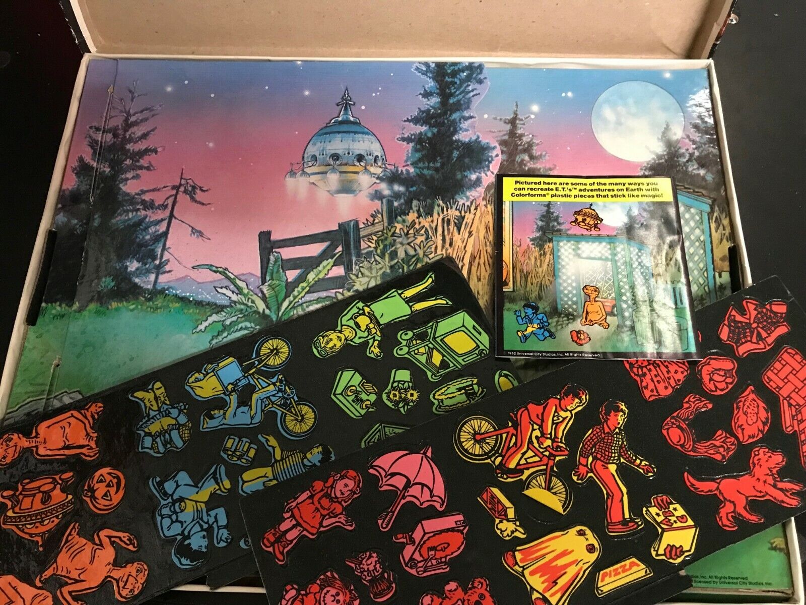 E.T. Adventure Play Set Colorforms Vintage 1982 Unique Toys Film Collectible