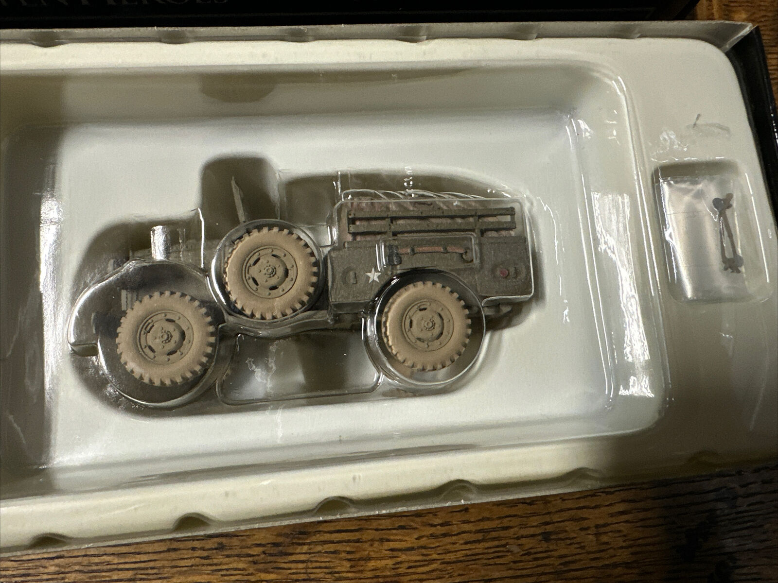 Corgi Forgotten Heroes 1:43 Korean War Series 1, 3/4 Ton Weapons Carrier NIB