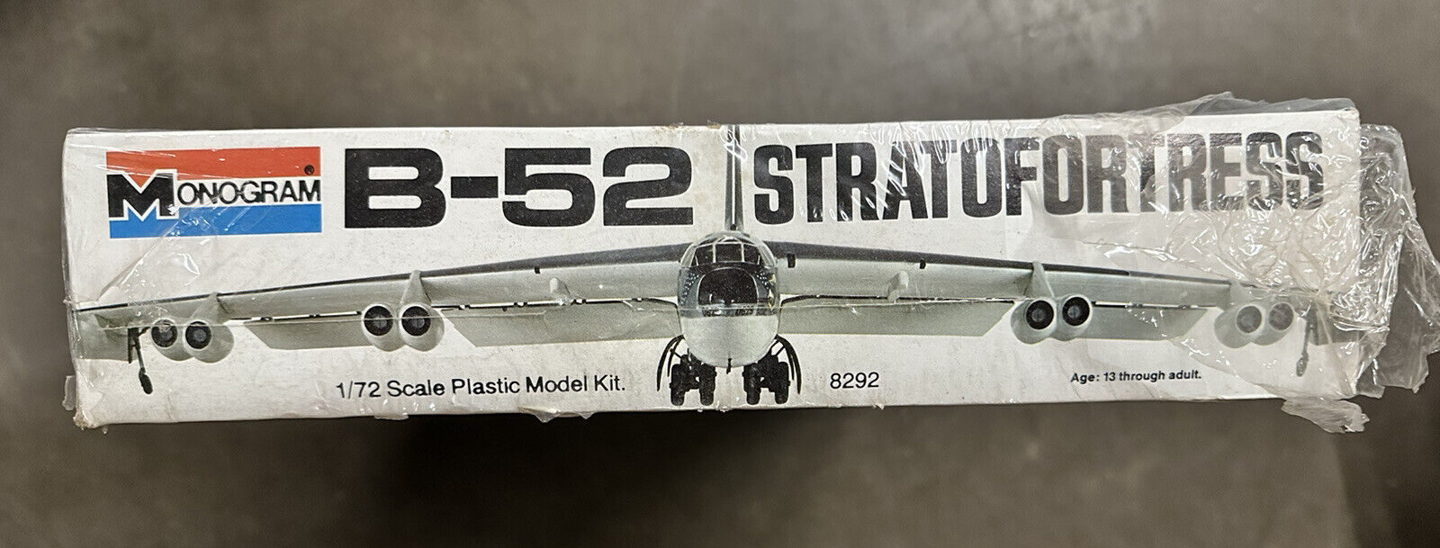 B-52 STRATOFORTRESS 1:72 Scale Plastic Model In Color 1977 Monogram #8292 Sealed