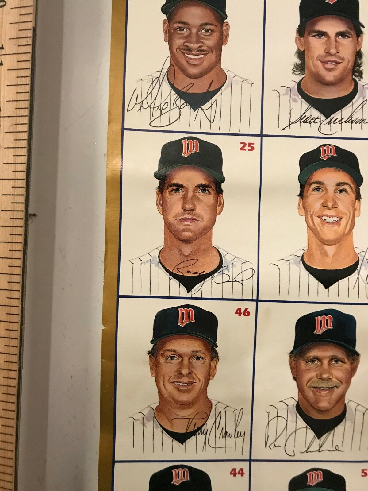 1992 Minnesota Twins 16x24 Team Poster Player Pictures Vintage Baseball Sports