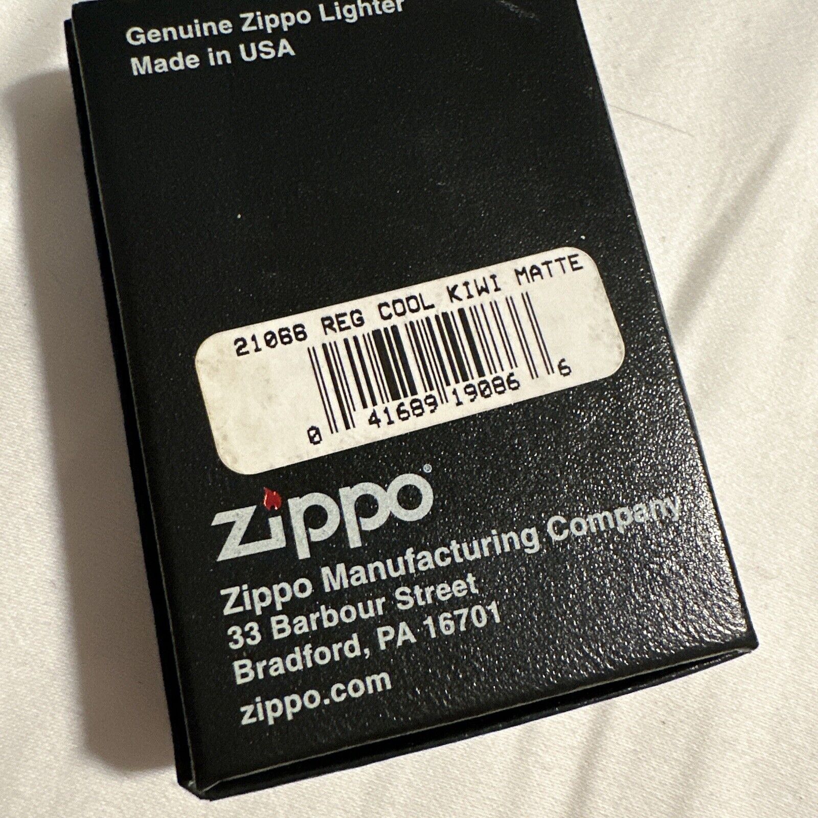 Zippo 2005 -COOL KIWI MATTE Unstruck 21066 WINDPROOF Lighter Ultra Rare