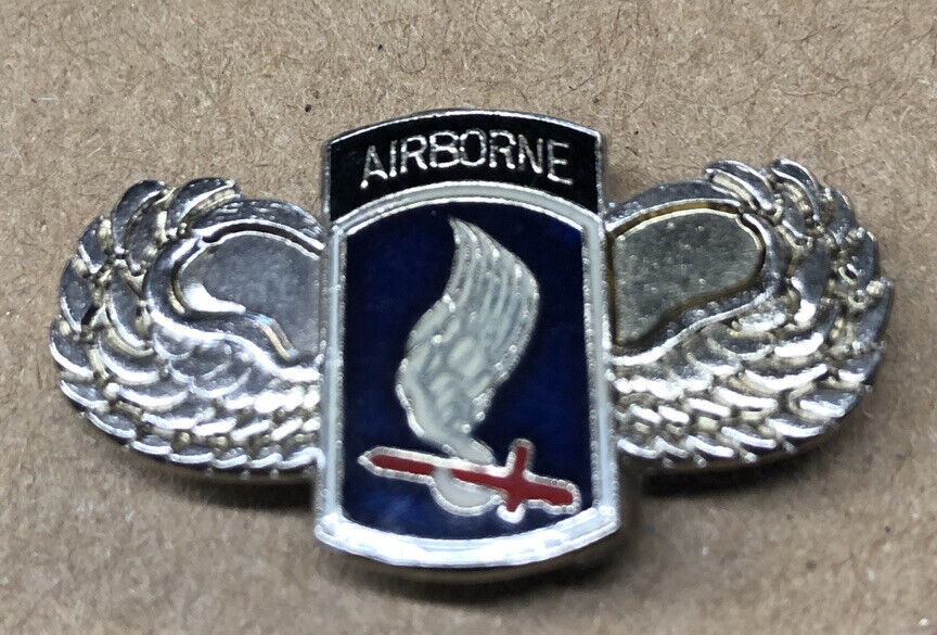 173RD AIRBORNE BRIGADE WINGS US ARMY Military Hat Pin P62691 EE