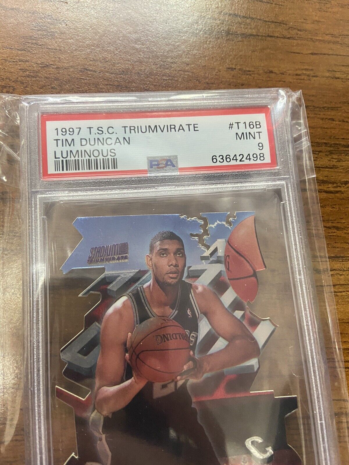 1997 Stadium Club Triumvirate TIM DUNCAN Luminous RC Diecut T16B Spurs PSA 9 HOF